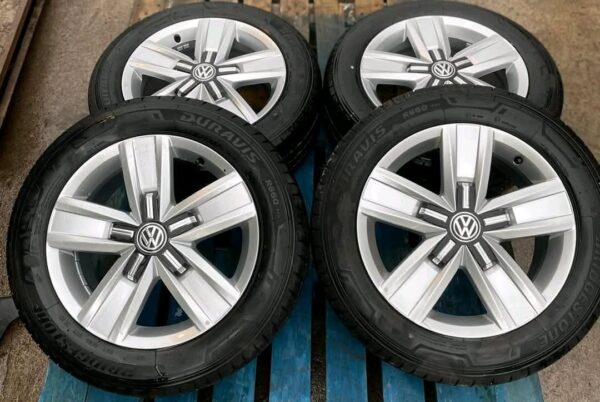 Complete Genuine T6 Transporter 17” Davenport Alloy Wheels.