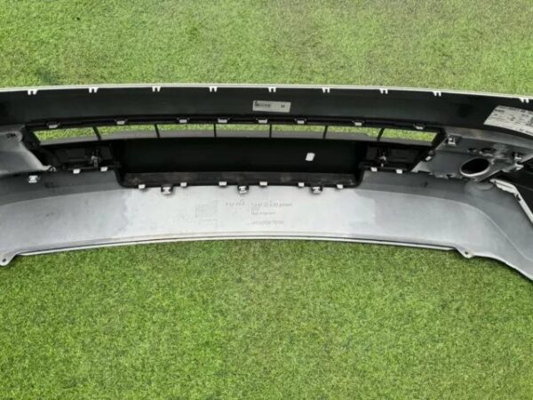 VW transporter T6.1 Genuine Front Highline bumper ASCOT GREY - Image 2