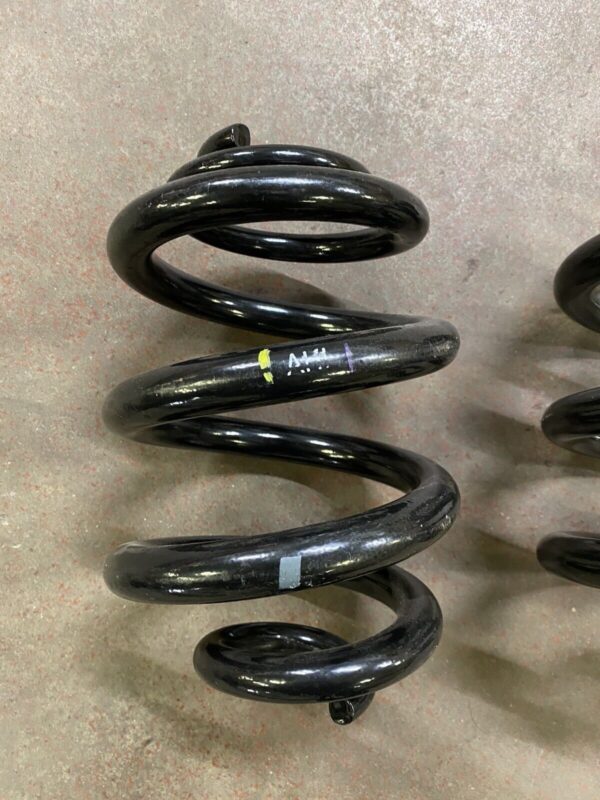 2 X Vw T32 Transporter T5 Original Genuine Rear Springs - Image 4