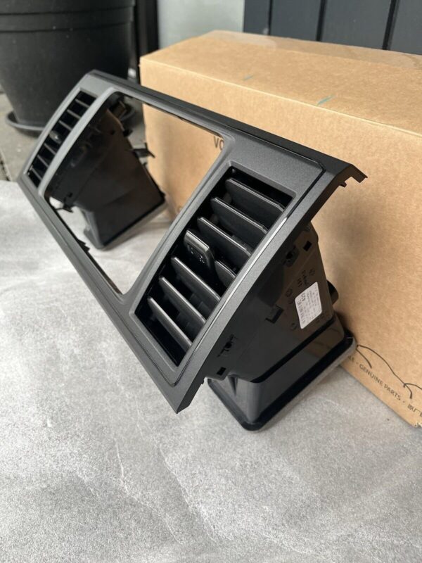 VW Transporter T6 Replacement Stereo Dash Vent Kit - Image 7