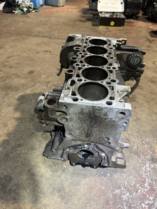 Vw Transporter T5 2.5TDI AXE Engine Block Crankcase - Image 15