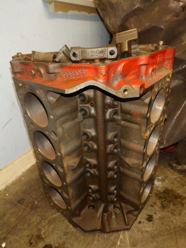 Chevy V8 small block Ideal for coffee table spares or repairs - Image 2