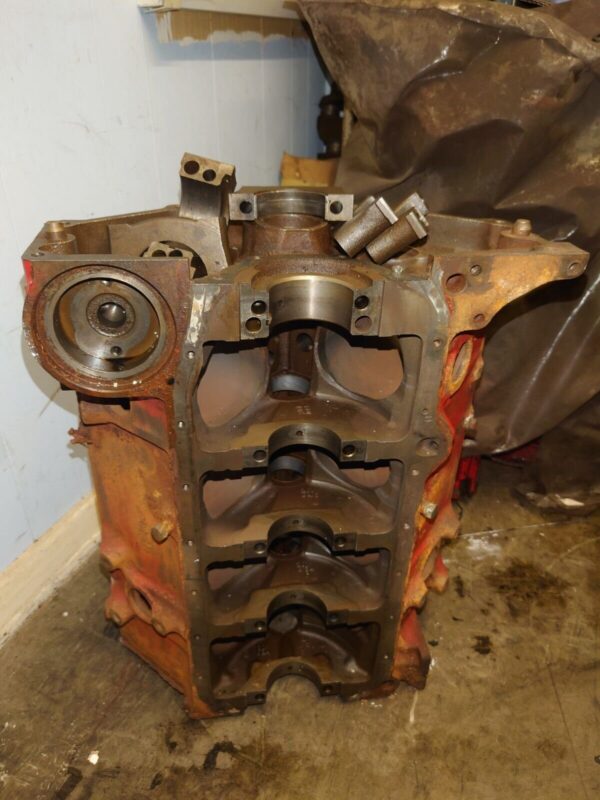 Chevy V8 small block Ideal for coffee table spares or repairs - Image 3