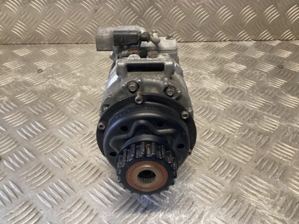 VW Transporter T5 2.5tdi air con compressor - Image 4