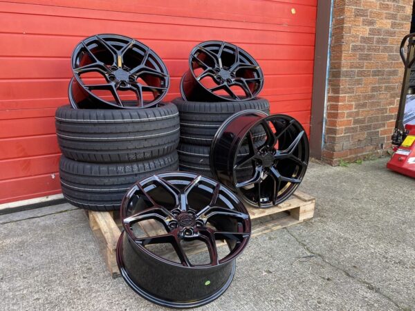 VW Transporter T5 T6 19 inch Alloy Wheels And Tyres Black ALUWERKS XT2 + Tyres - Image 4