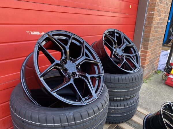 VW Transporter T5 T6 19 inch Alloy Wheels And Tyres Black ALUWERKS XT2 + Tyres