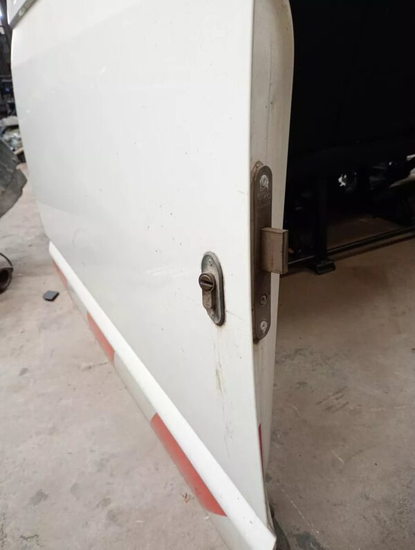 2018 VW TRANSPORTER T6 SLIDING DOOR PASSENGER SIDE WHITE - Image 2