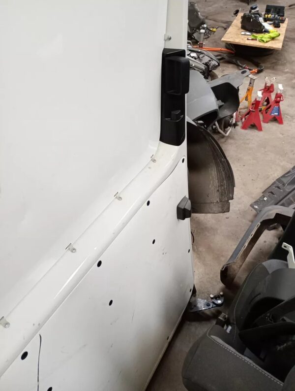 2018 VW TRANSPORTER T6 SLIDING DOOR PASSENGER SIDE WHITE - Image 6