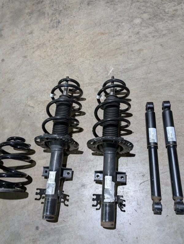 Low Mile Genuine Volkswagen Transporter T6.1 T30 Front And REAR Suspension Set - Image 6