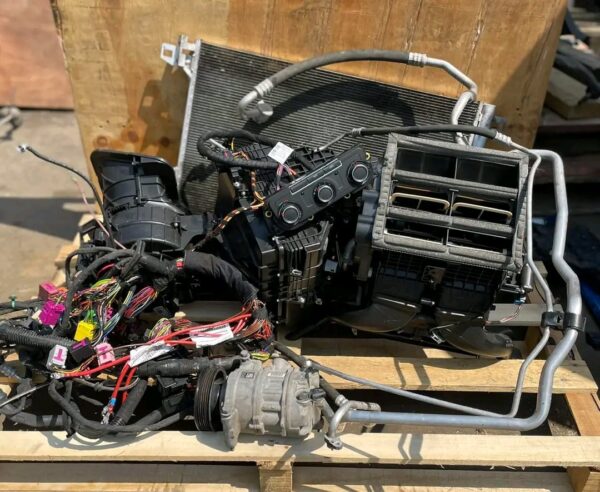 Heatwave? ☀️No Air Con? ❄️ No Problem!!
For Sale:
VW T6 Transporter 2.0 TDI Euro 6 
Complete Genuine A/C Conversion Kit 
Kit includes:
A/C compressor
A/C condenser
Heater box (A/C)
Heater control panel (A/C)
Wiring loom
A/C pipes - Image 8