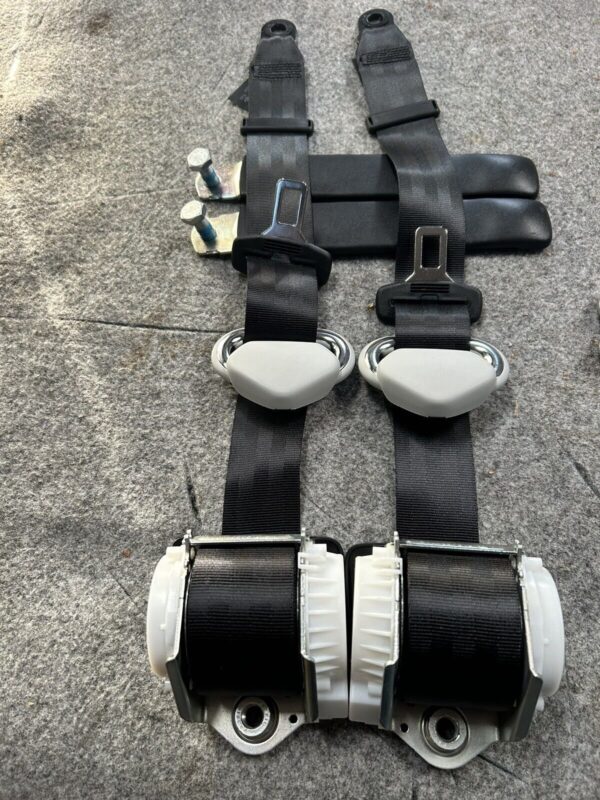 Genuine NEW Vw Transporter T5 / T6 3rd Row Passenger Seat Belt Kit Inc Fixings